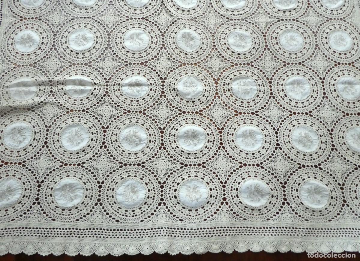 Antig&uuml;edades: ANTIGUO MANTEL DE ENCAJE Y BORDADO - Foto 4