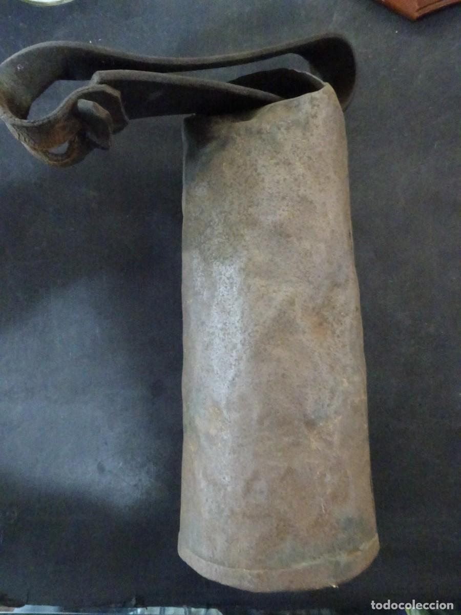 Antiguidades: ANTIGUO CENCERRO CON BADAJO DE HUESO ORIGINAL 30 CENTIMETROS TECXX 546