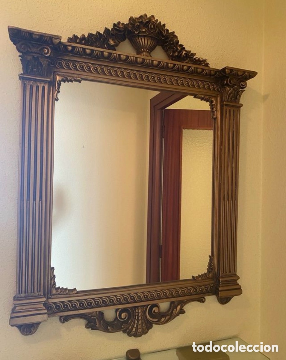 Antig&uuml;edades: Espejo vintage con columnas y copete ornamental