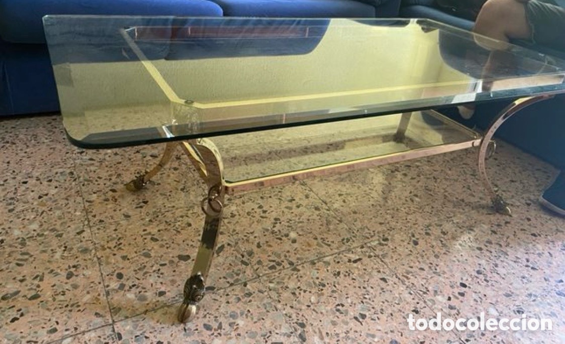 Antig&uuml;edades: Mesa de centro vintage a&ntilde;os 70 con cristal ahumado y estructura dorada