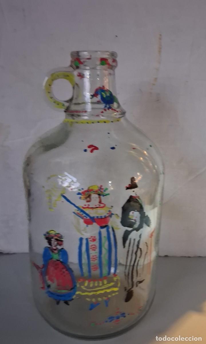 Antiguidades: Antigua garrafa de cristal.decorada