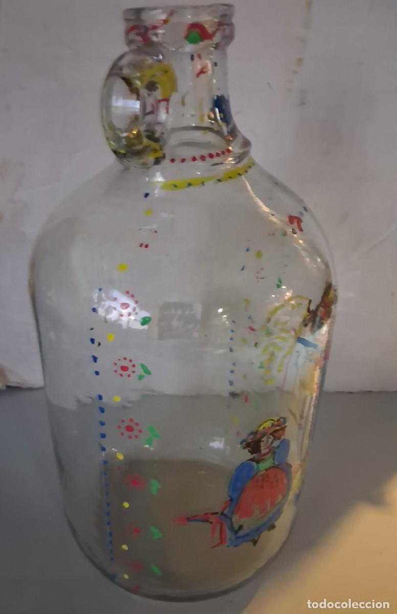Antig&uuml;edades: Antigua garrafa de cristal.decorada - Foto 2