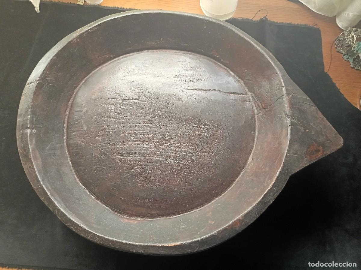 Antig&uuml;edades: Gran plato bereber antiguo siglo XIX de madera tallado a mano