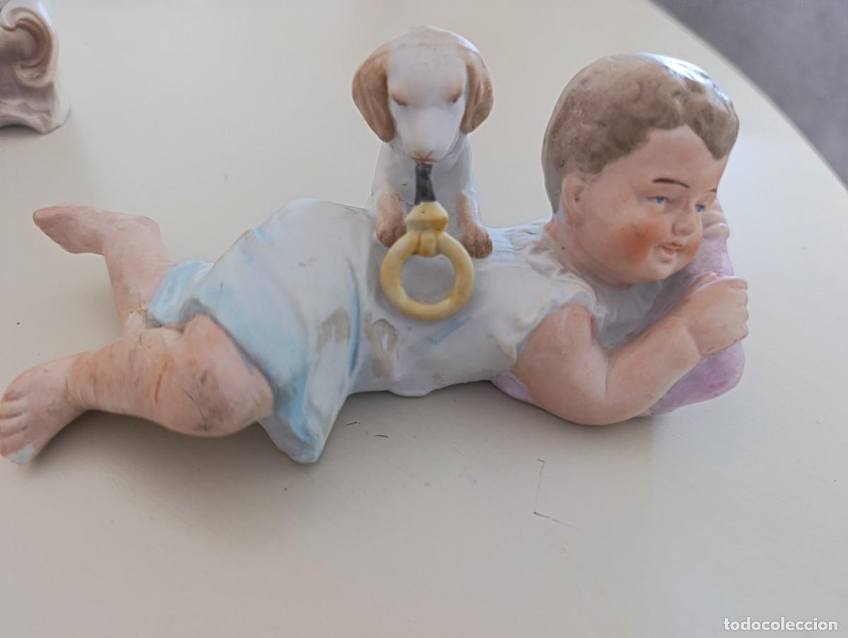 Antig&uuml;edades: Figura porcelana biscuit ni&ntilde;o con perro, en buen estado