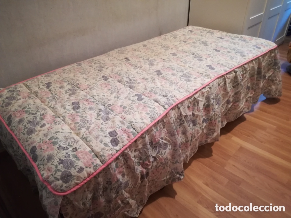 Antig&uuml;edades: Edred&oacute;n. Colcha + Cortinas nuevas. Conjunto vintage. Cama individual.