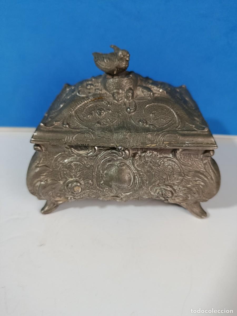 Antig&uuml;edades: JOYERO ANTIGUO DE METAL