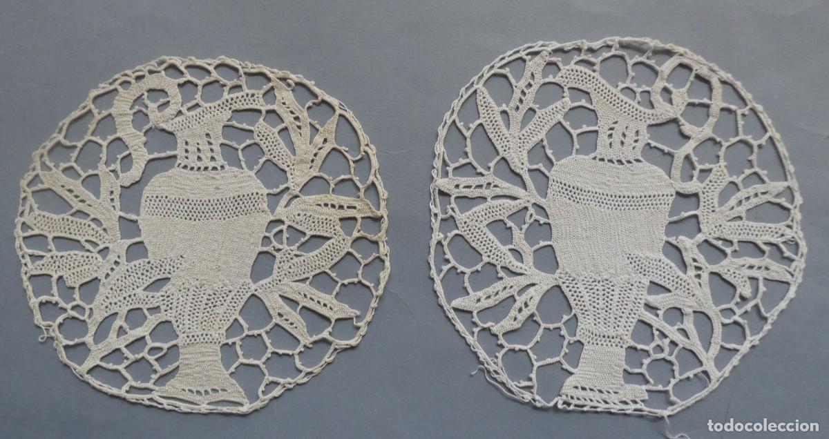 Antig&uuml;edades: 2 ANTIGUOS TAPETES DE ENCAJE S.XIX