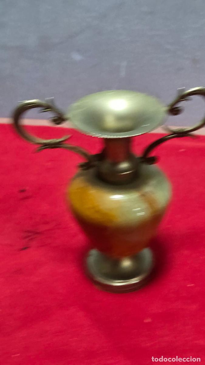 Antig&uuml;edades: jarron de alabastro y metal - Foto 2