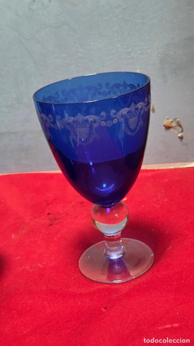 Antig&uuml;edades: copa de cristal azul vintage