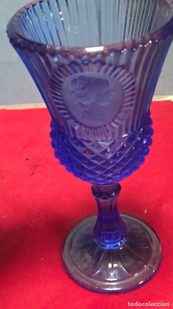 Antig&uuml;edades: copa de cristal azul vintage