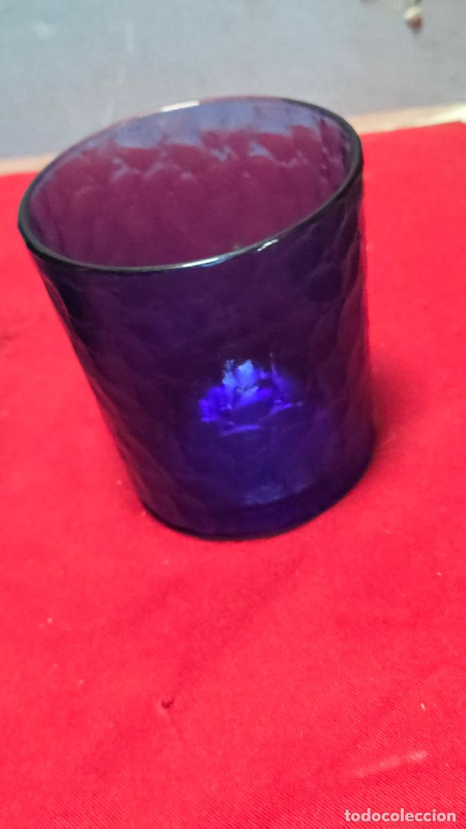Antig&uuml;edades: vaso de cristal azul vintage