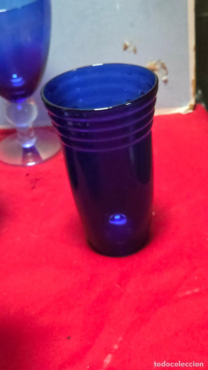Antig&uuml;edades: vaso de cristal azul vintage