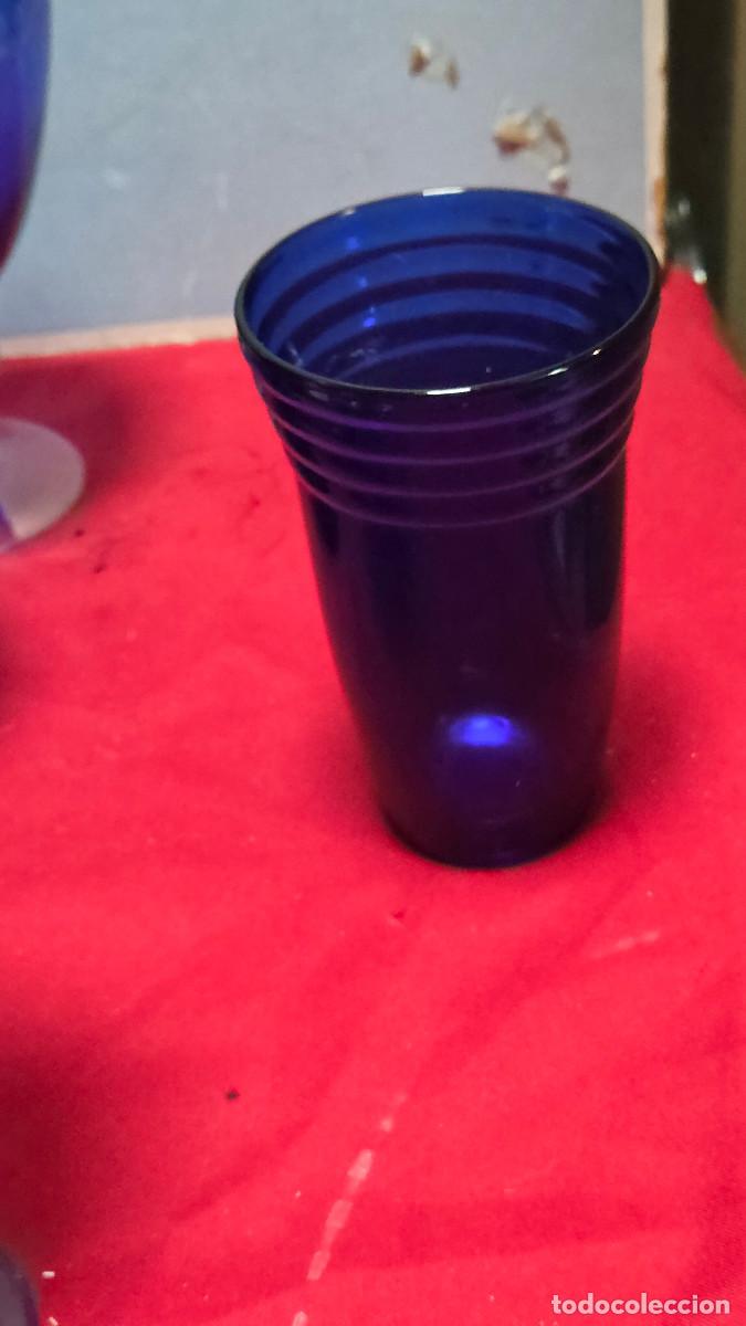 Antig&uuml;edades: vaso de cristal azul vintage