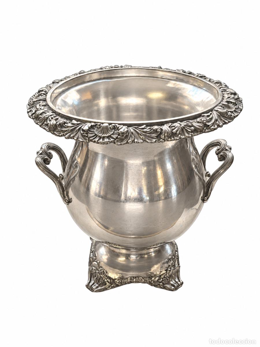 Antig&uuml;edades: ELEGANTE CUBITERA O ENFRIADORA BA&Ntilde;ADA EN PLATA PRINCIPIO SIGLO XX