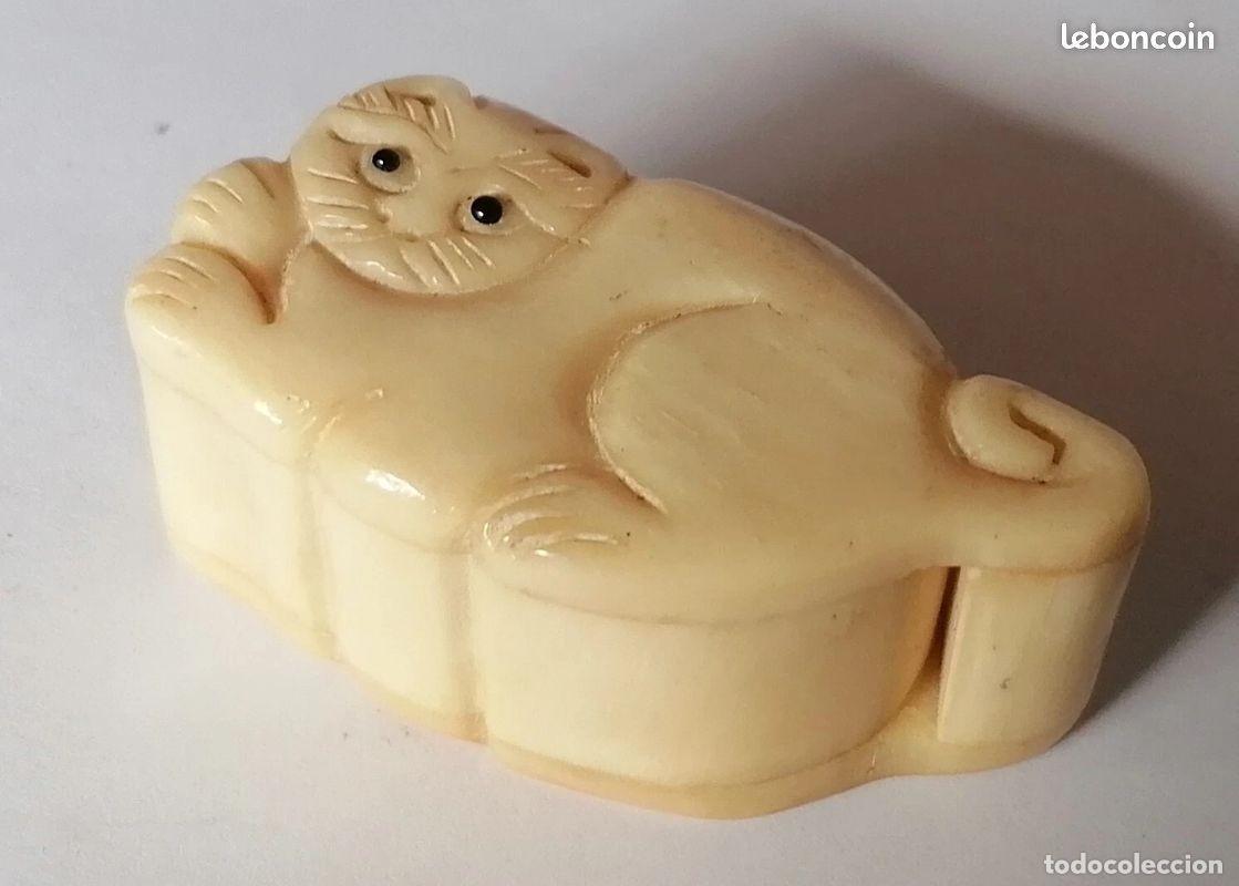 Antig&uuml;edades: Ancienne boite a pilules pilulier en forme de chat en os