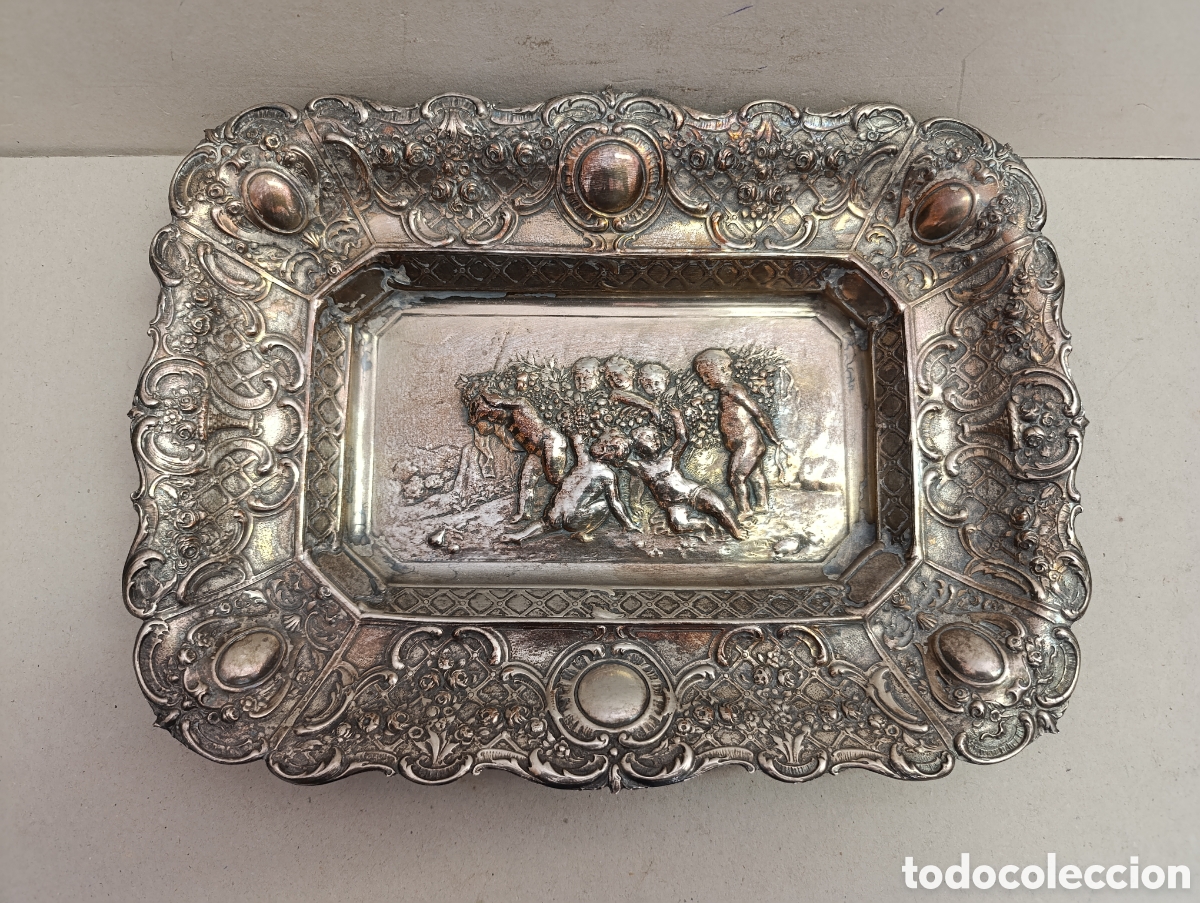 Antig&uuml;edades: BANDEJA DE PRESENTACION CON DECORACION CLASICA Y VEGETAL EN RELIEVE. RECTANGULAR.
