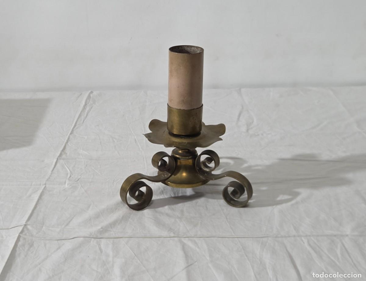 Antig&uuml;edades: Palmatoria para vela gruesa en bronce