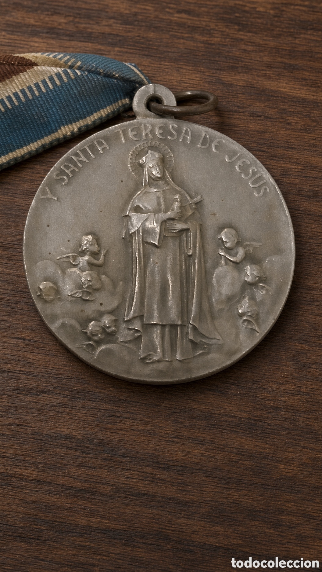 Antig&uuml;edades: Medalla religiosa de Santa Teresa de Jes&uacute;s y la Archicofrad&iacute;a de Hijas de Mar&iacute;a