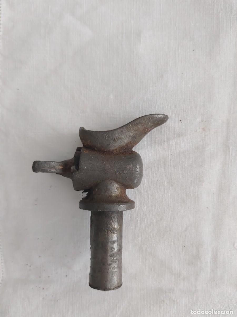Antig&uuml;edades: Antiguo Tap&oacute;n Vertedor / Grifo de Peltre o Esta&ntilde;o - Circa 1900