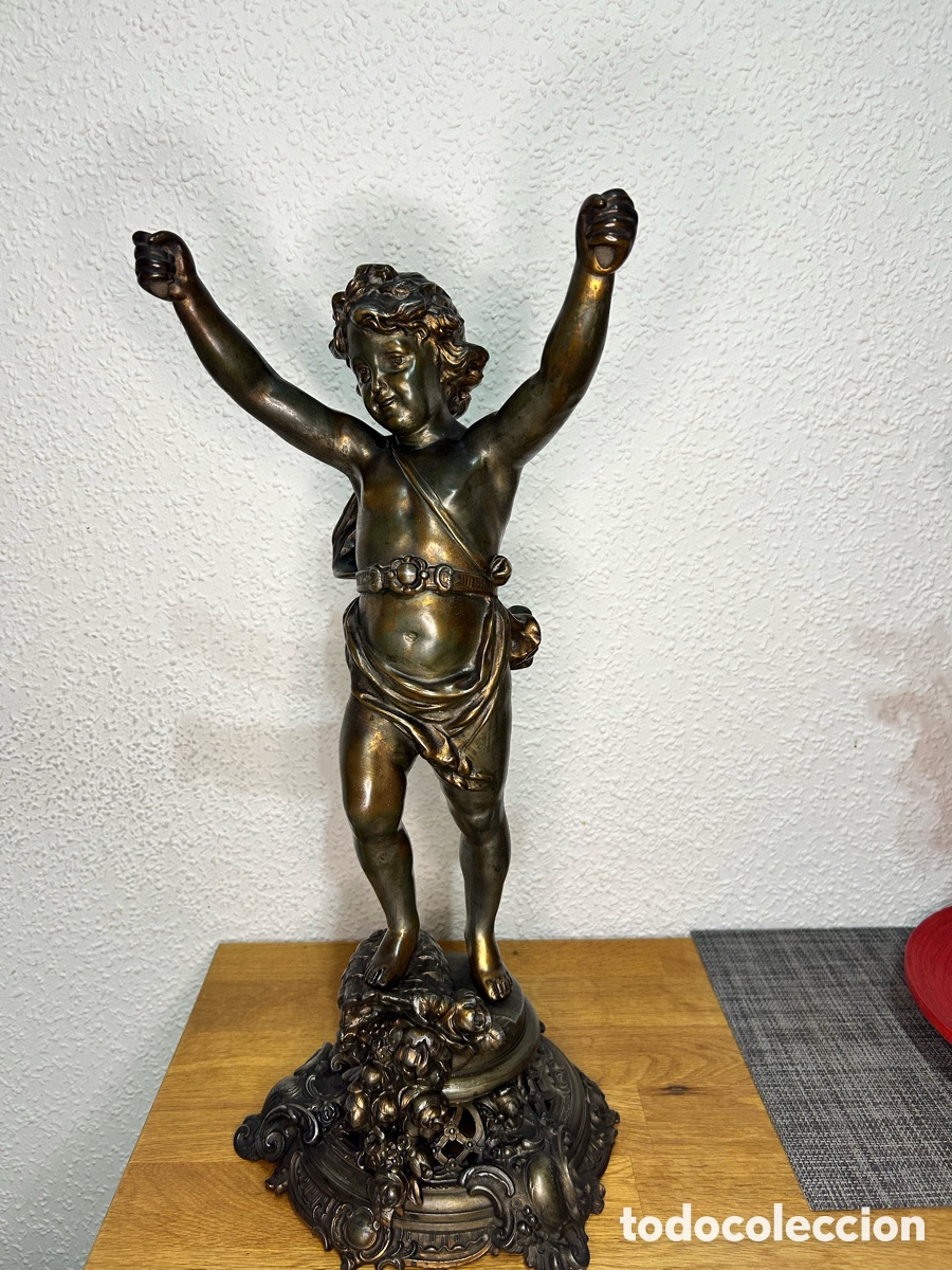 Antig&uuml;edades: Putto o querubin danzante con racimo de uvas