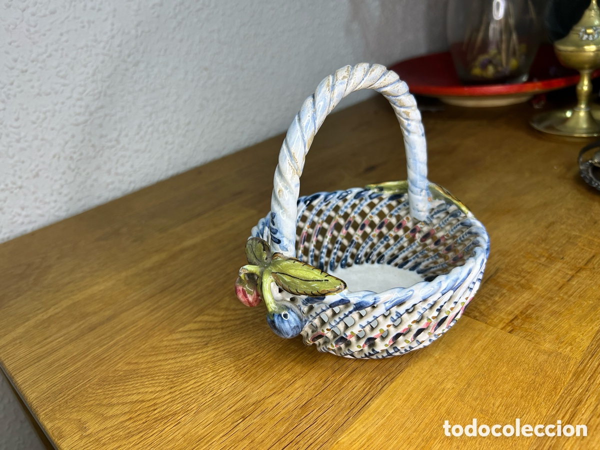 Antig&uuml;edades: La Cesta de Porcelana Calada de Capodimonte