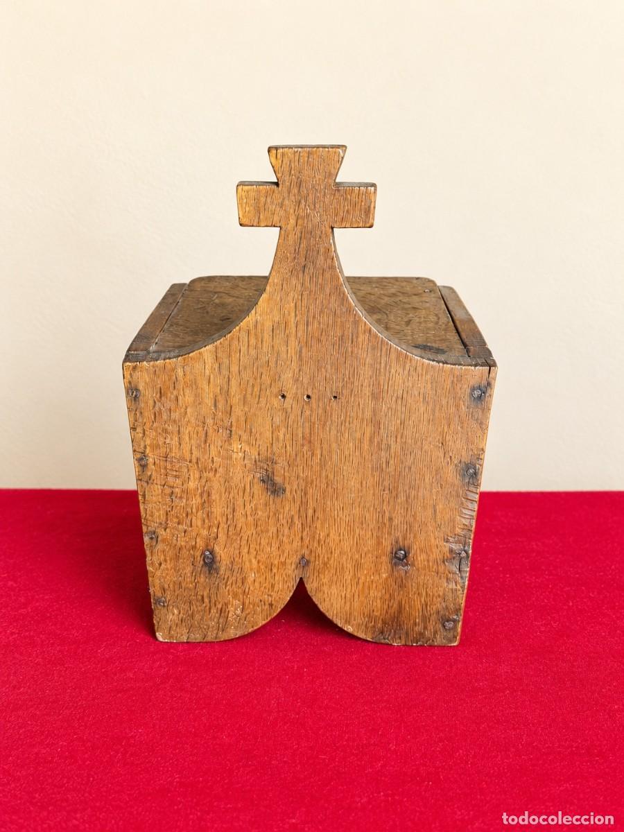 Antig&uuml;edades: LIMOSNERO R&Uacute;STICO DE MADERA CON LLAVE - Foto 2