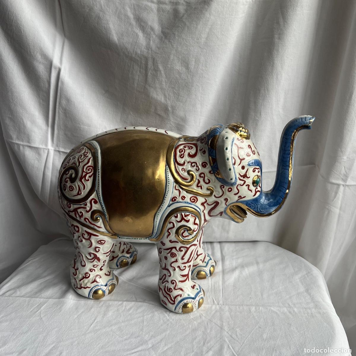 Antig&uuml;edades: Antigua Escultura Elefante de la Suerte - Porcelana Japonesa Satsuma y Pan de Oro - Mid-Century