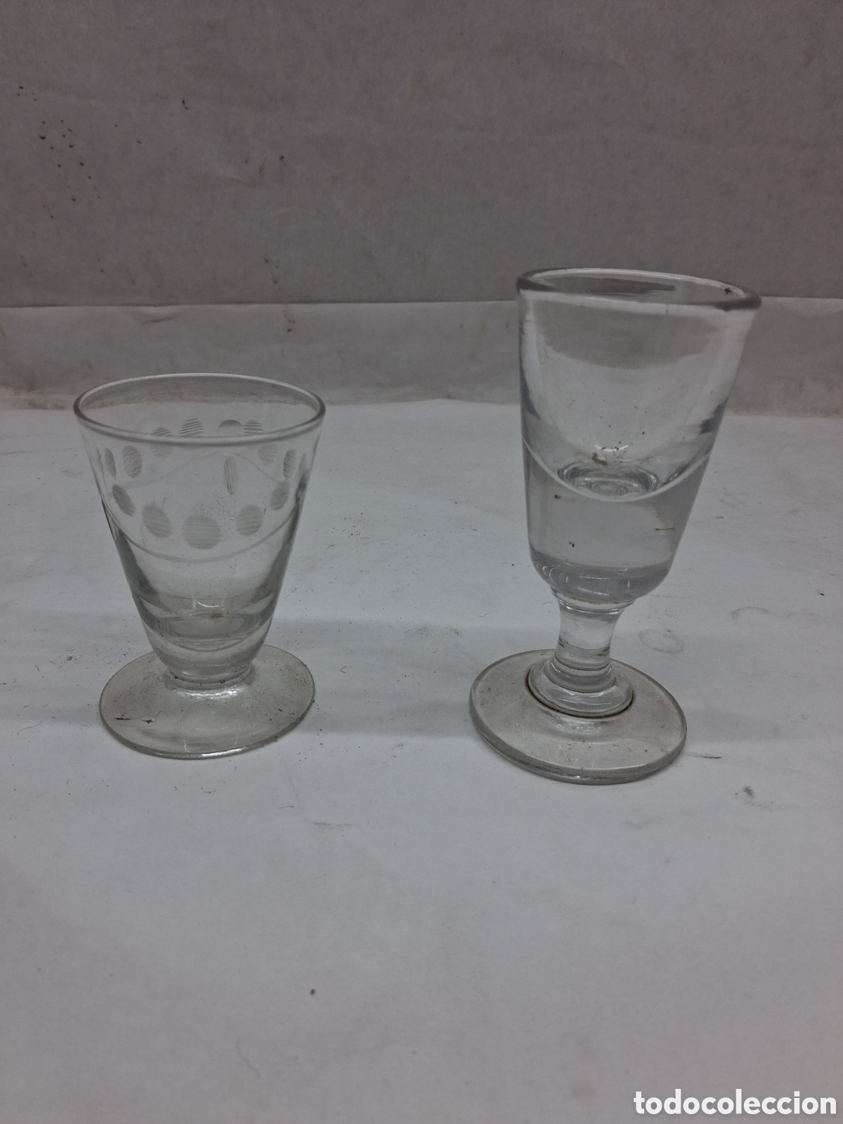 Antig&uuml;edades: 2 cosas licor diferentes - Foto 1