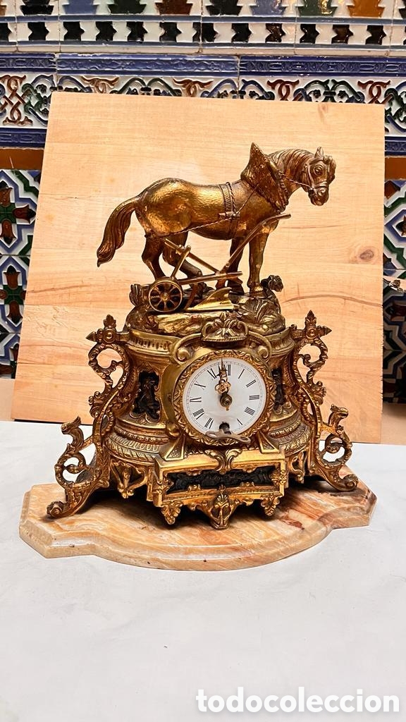 Antig&uuml;edades: Reloj de mesa dorado