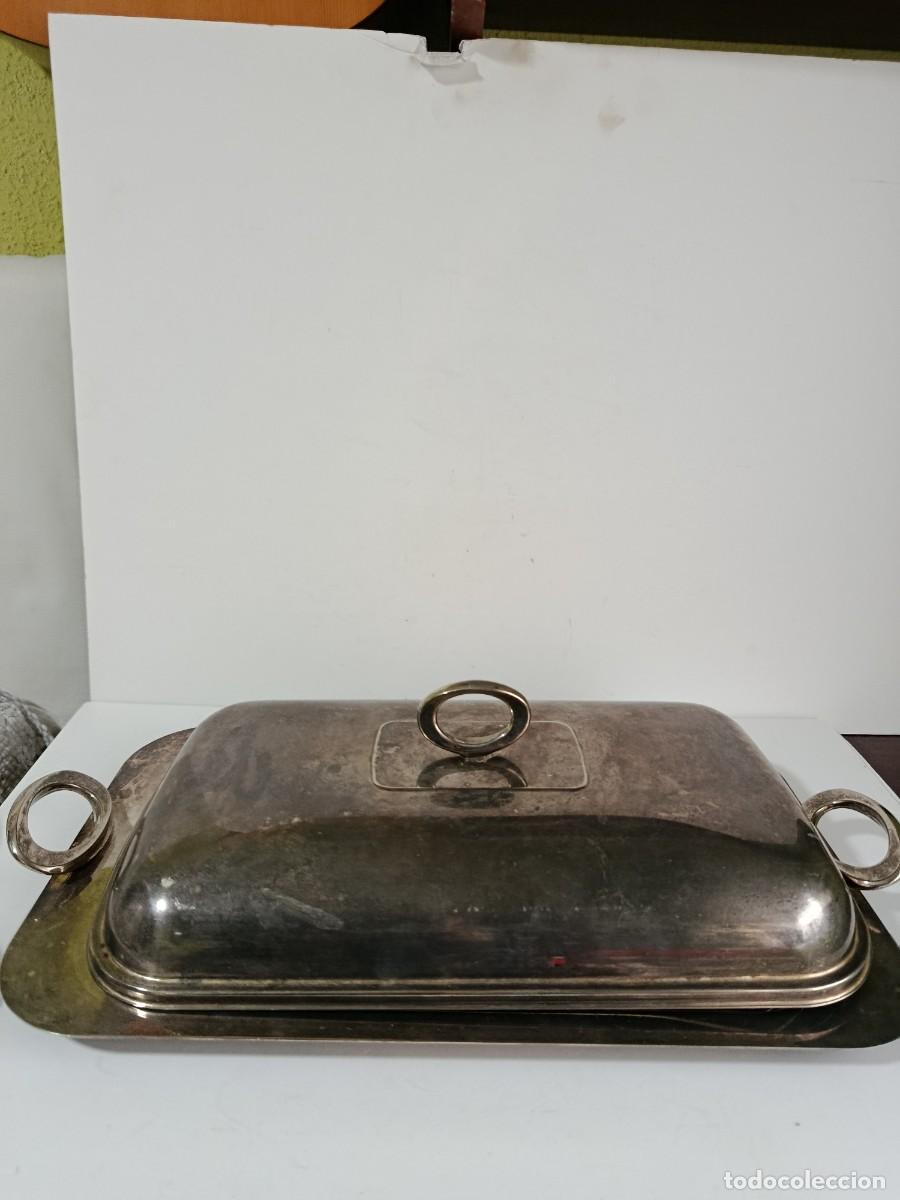Antig&uuml;edades: BANDEJA CON TAPADERA EN METAL PLATEADO. VINTAGE.