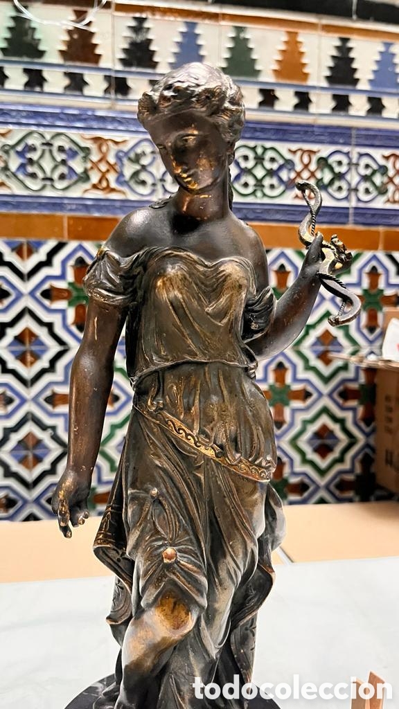 Antig&uuml;edades: Figura de mujer - Madera y metal