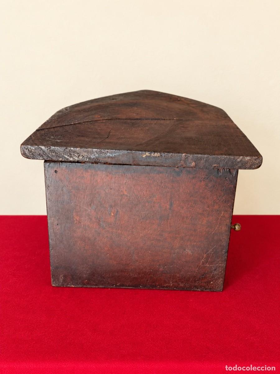 Antig&uuml;edades: LIMOSNERO DE MADERA CON CAJ&Oacute;N LATERAL - Foto 6