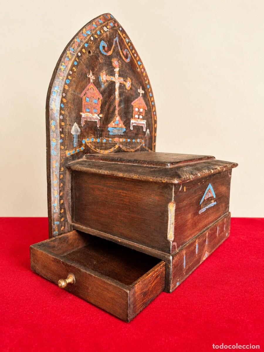 Antig&uuml;edades: LIMOSNERO DE MADERA CON CAJ&Oacute;N LATERAL - Foto 7