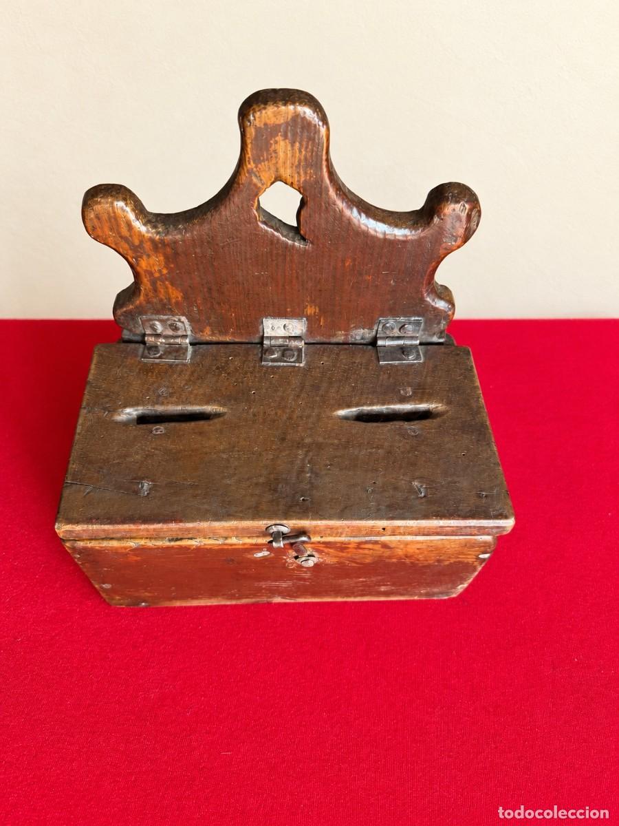 Antig&uuml;edades: LIMOSNERO R&Uacute;STICO DE MADERA - Foto 6
