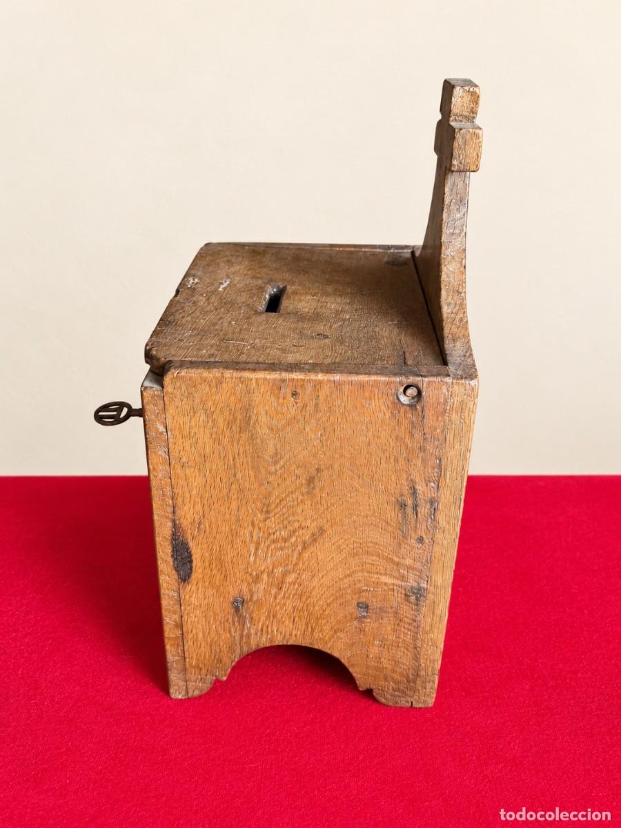 Antig&uuml;edades: LIMOSNERO R&Uacute;STICO DE MADERA CON LLAVE - Foto 8