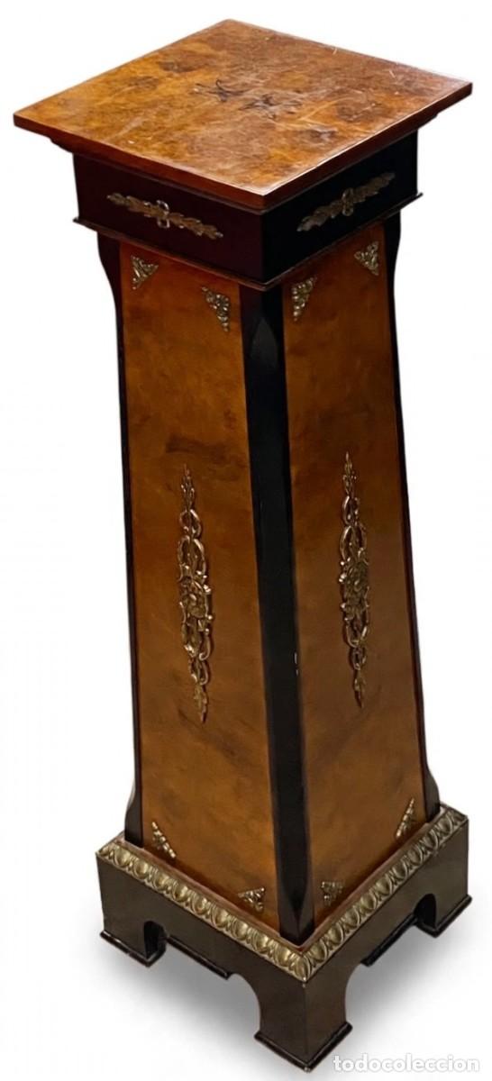 Antig&uuml;edades: Importante pedestal, peana, repisa, columna imperio, Napole&oacute;n III. XIX. 100x30x30.