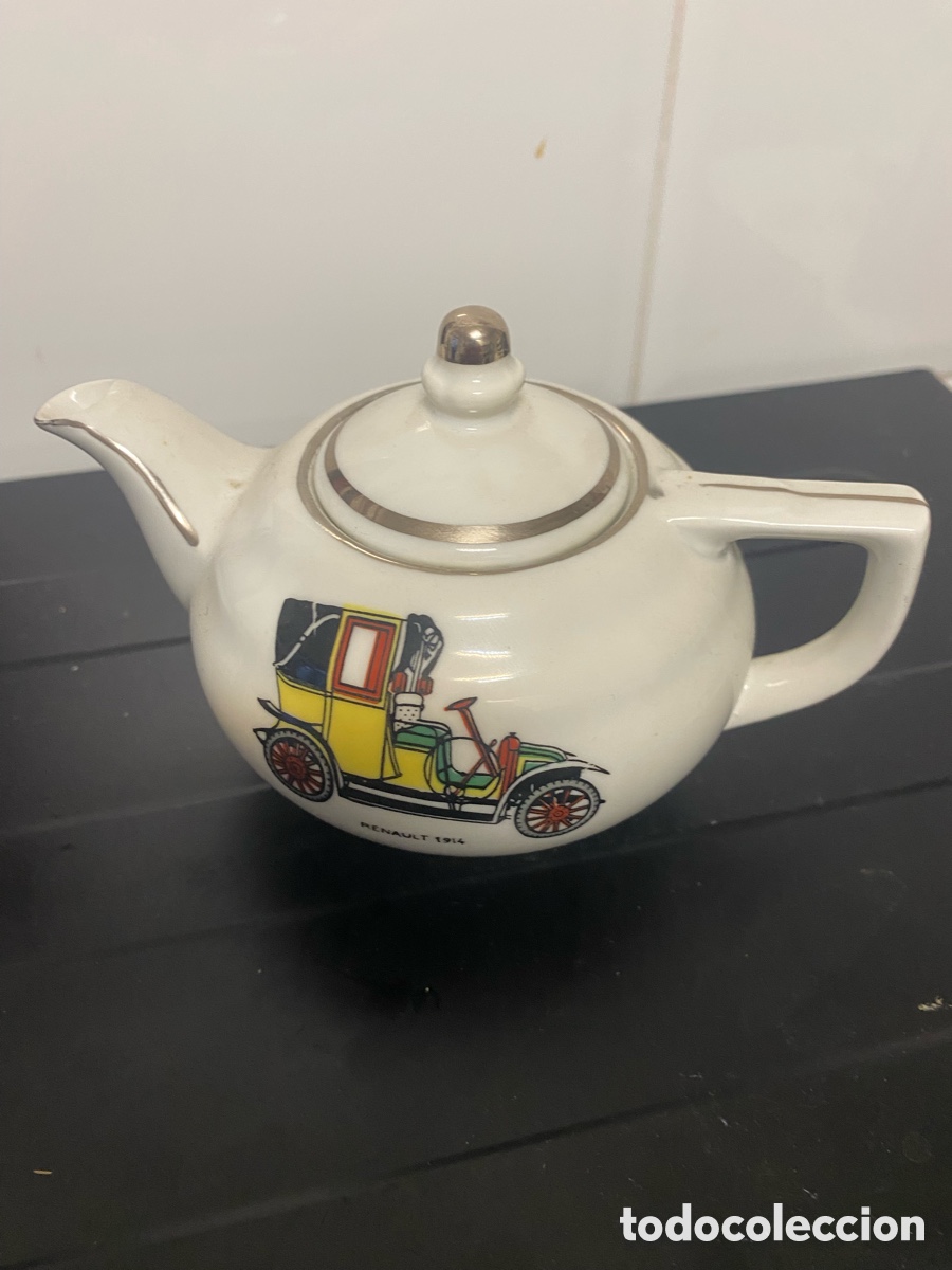 Antig&uuml;edades: Tetera vintage de porcelana con un dise&ntilde;o cl&aacute;sico y acabado brillante.