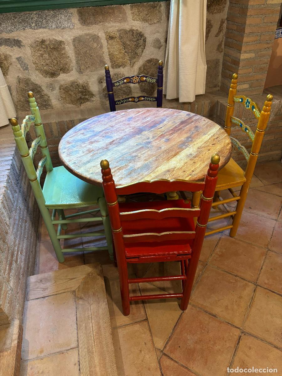 Antig&uuml;edades: Conjunto Sevillano: Mesa Madera Enebro y 4 Sillas Pintadas a Mano. Artesan&iacute;a Popular y Flamenca