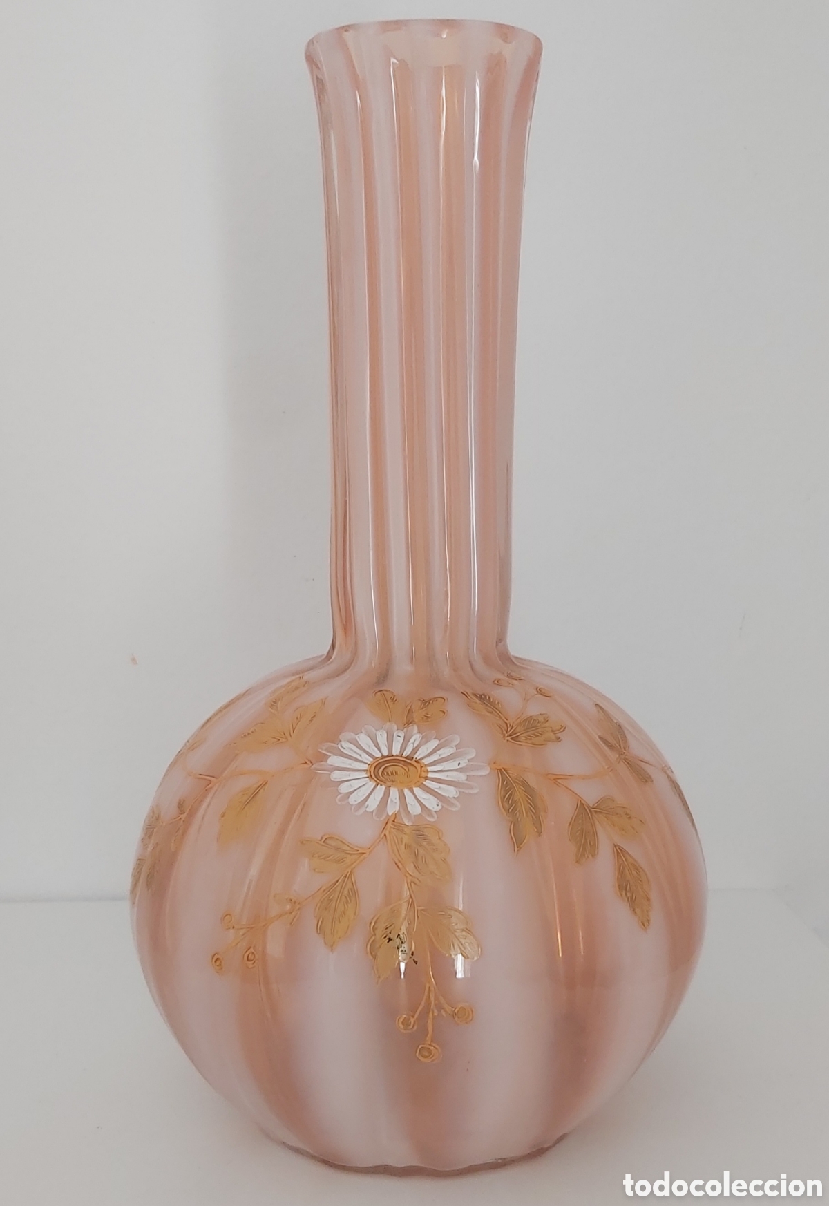 Antig&uuml;edades: Jarr&oacute;n Antiguo Vidrio de Bohemia Harrach. Opalino y Melocot&oacute;n. S. XIX 25cm