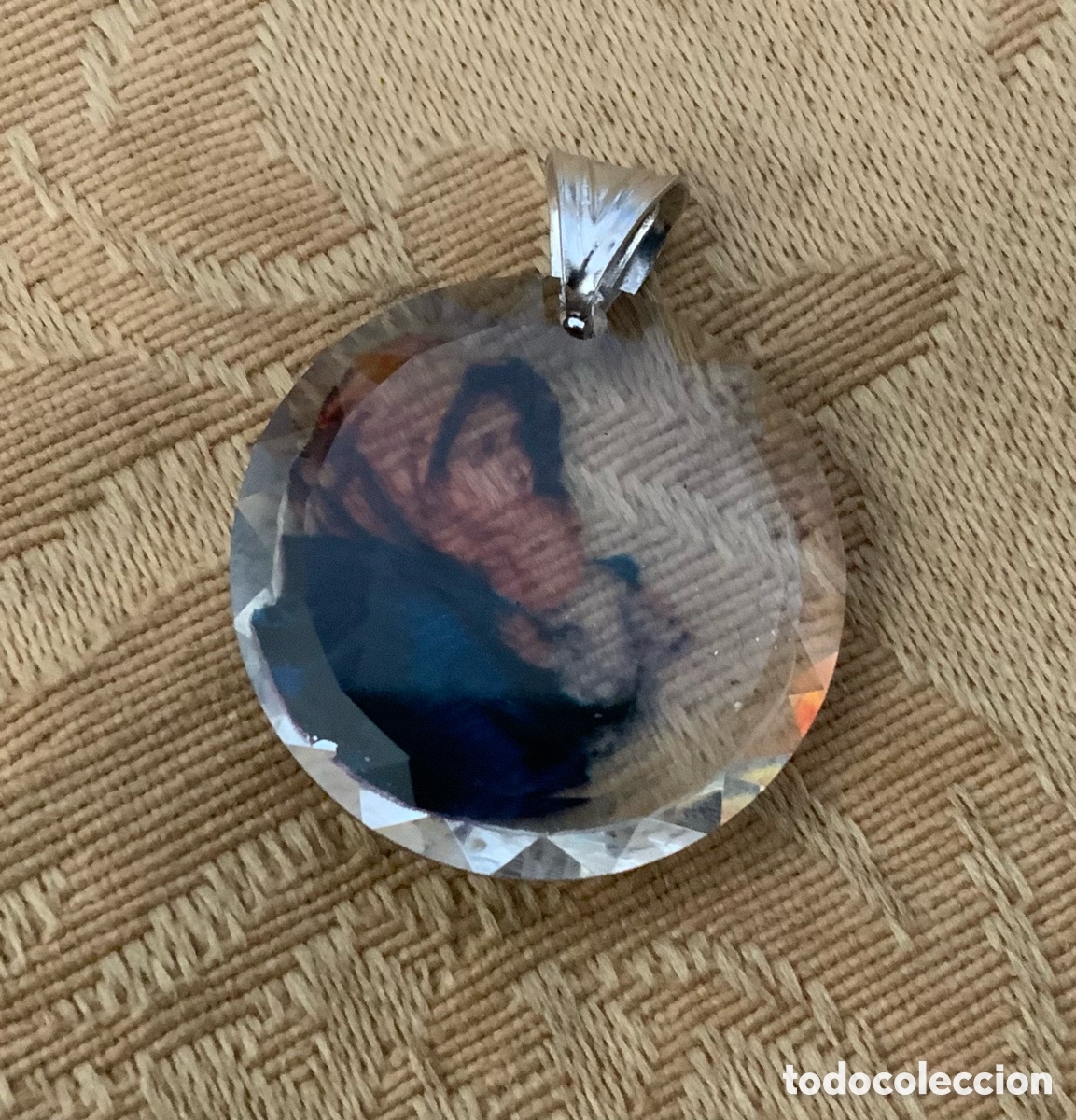 Antig&uuml;edades: ANTIGUA MEDALLA DE CRISTAL VIRGEN CON NI&Ntilde;O