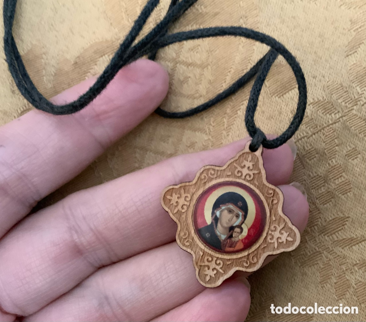 Antig&uuml;edades: Medalla de madera ortodoxa virgen con ni&ntilde;o