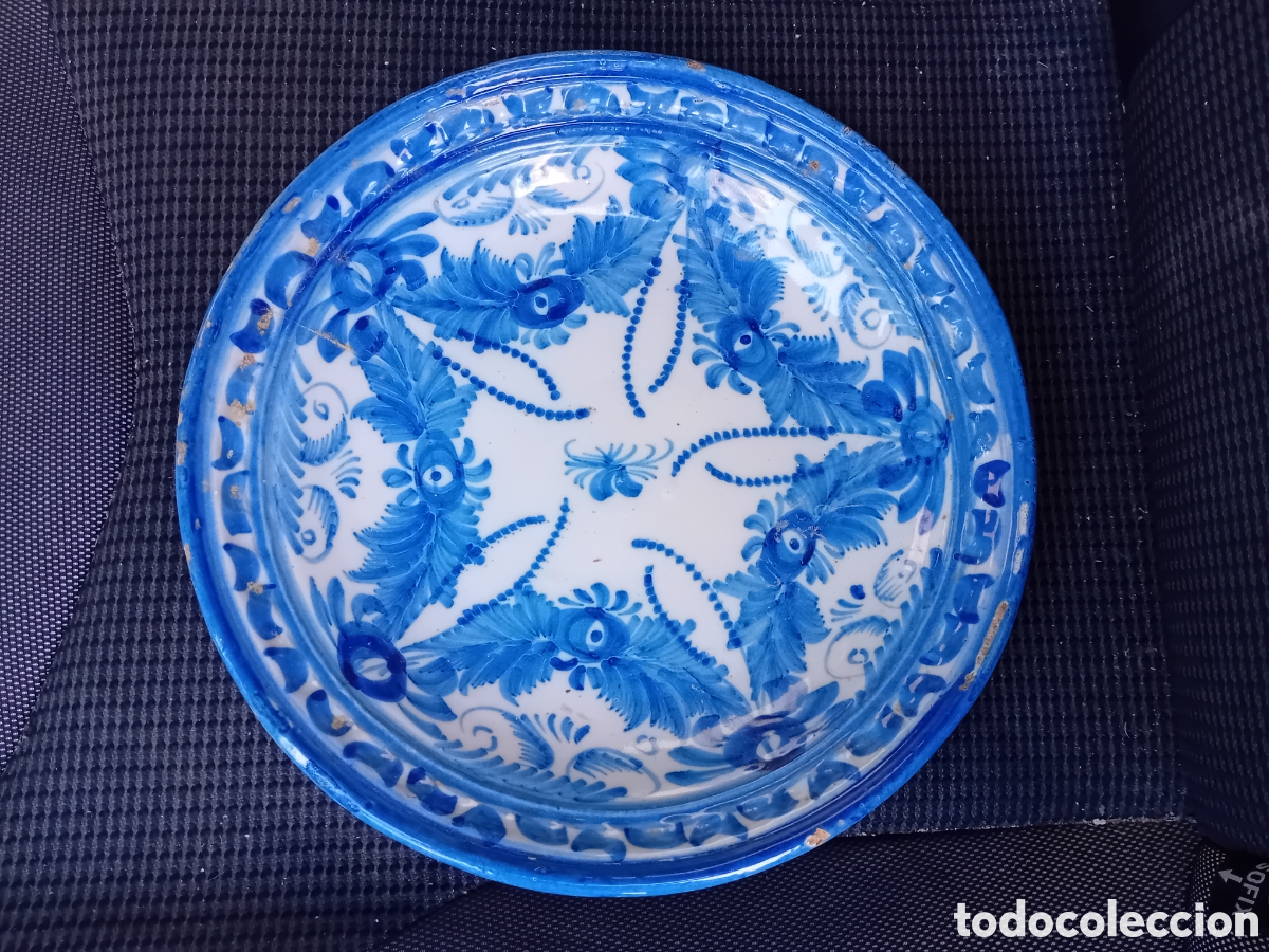 Antig&uuml;edades: ANTIGUO PLATO DE MANISES AZUL COBALTO CON LEVE RAJA CON SELLO AZUL INAPRECIABLE