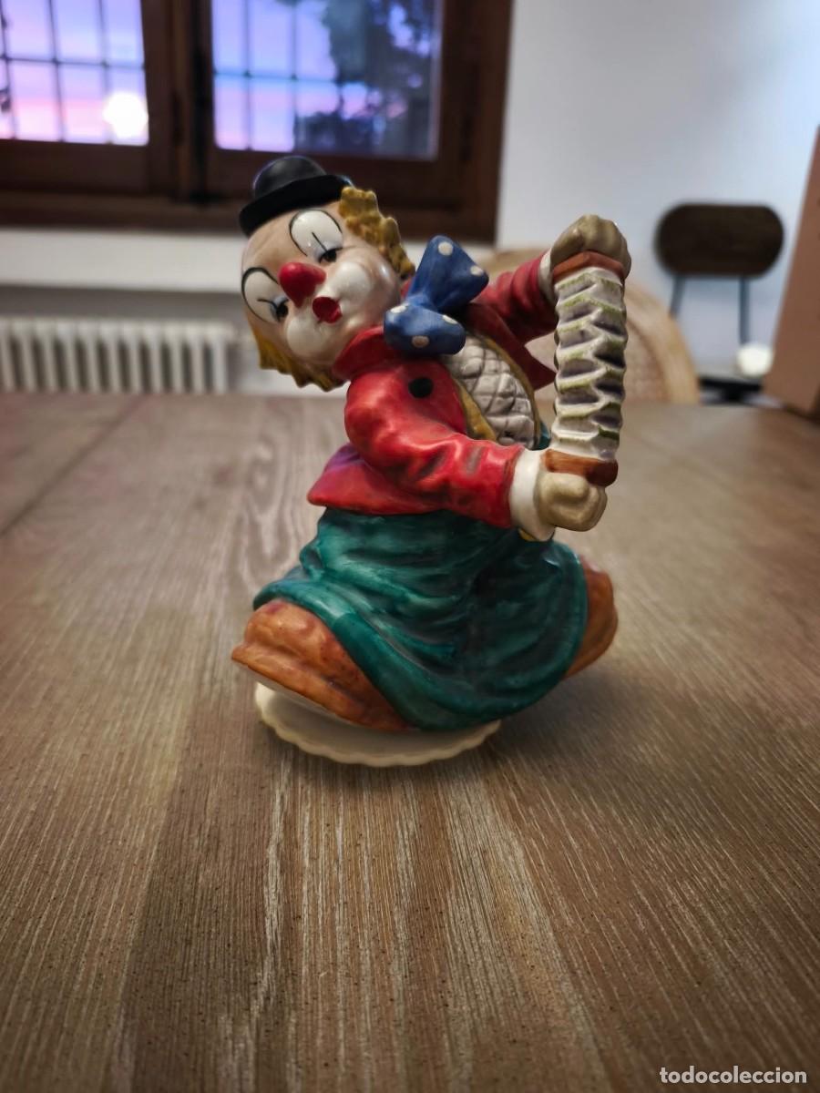 Antig&uuml;edades: Figura de Payaso Vintage Goebel (1971) &ndash; Pieza de Colecci&oacute;n de Porcelana Alemana