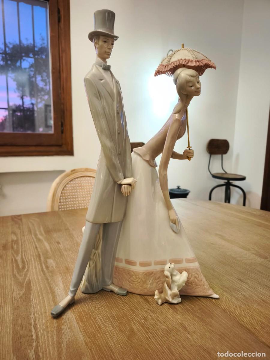 Antig&uuml;edades: Figura Lladr&oacute;: pareja con sombrilla