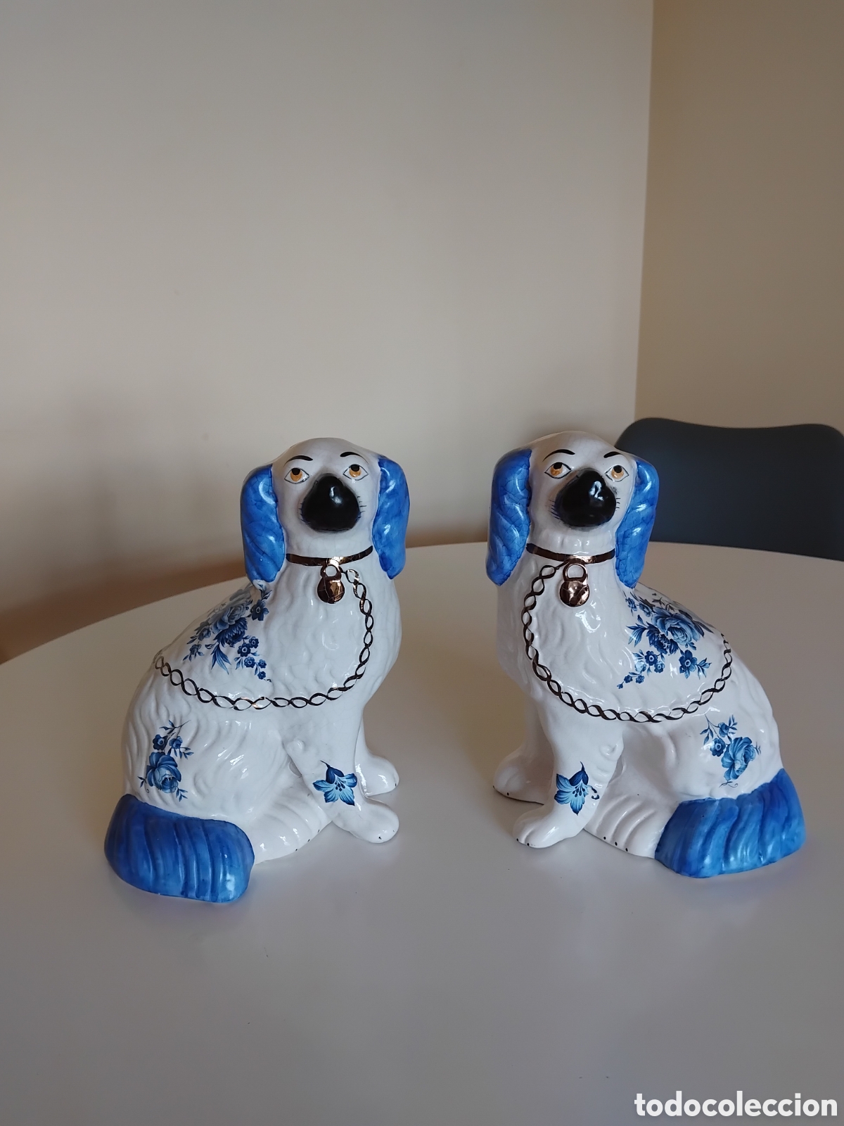 Antig&uuml;edades: PAREJA DE PERROS SPANIEL INGLESES TIPO STAFFORDDSMIRE, CERAMICA ESMALTADA