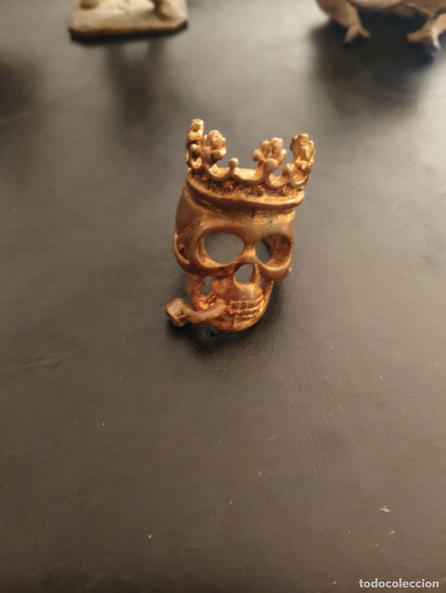 Antig&uuml;edades: RARO Y BONITO ANILLO EN BRONCE DE JOYERIA - CALAVERA CON CORONA Y PIPA - MUY APARENTE