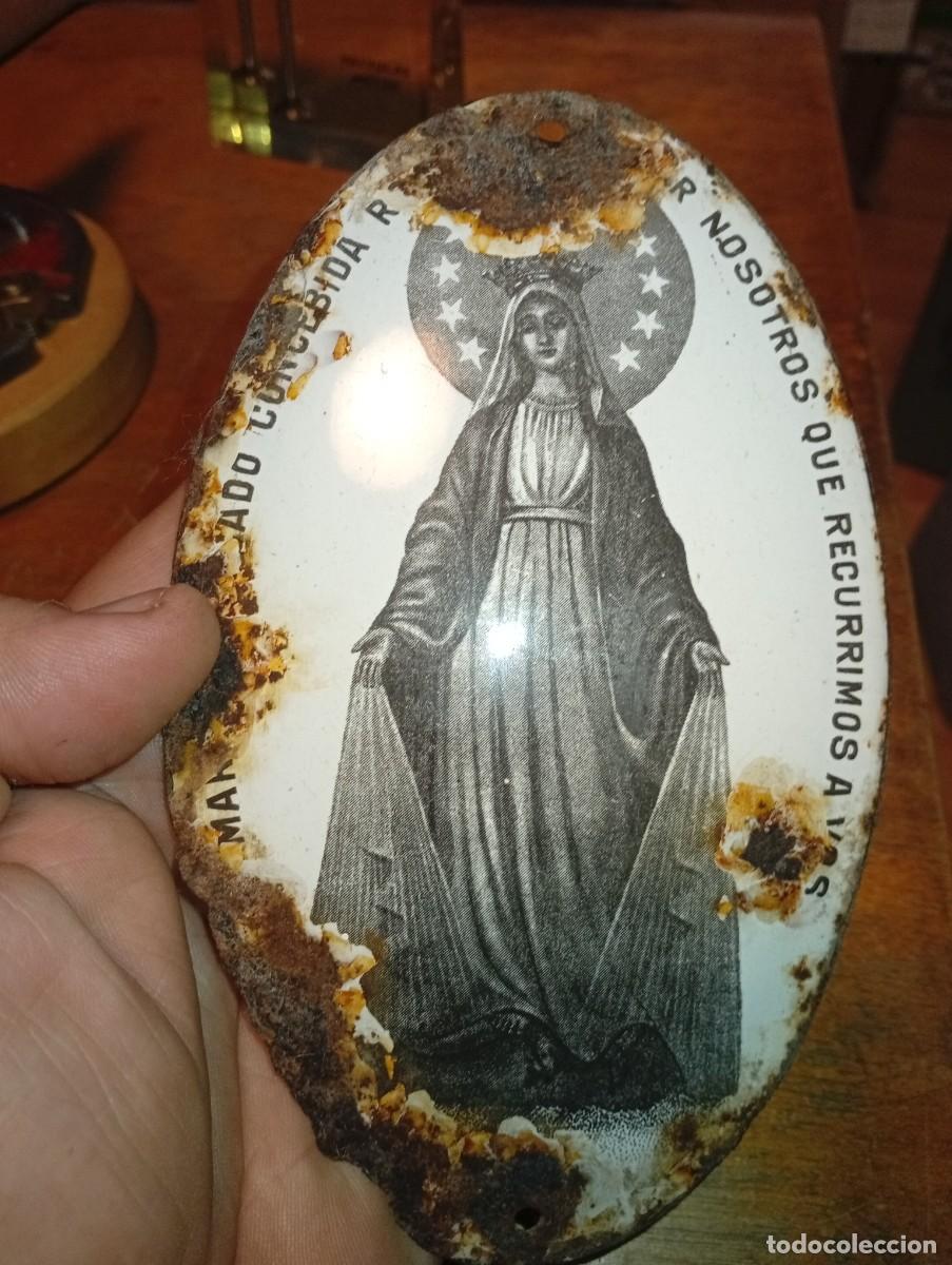 Antig&uuml;edades: CURIOSA PLACA ESMALTADA VIRGEN MAR&Iacute;A A&Ntilde;OS 50 PUERTA ENTRADA PROTECTORA DETENTE
