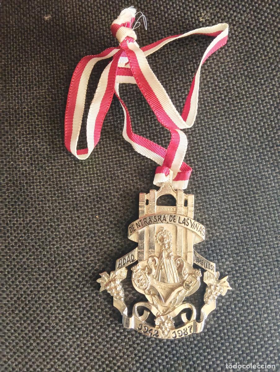 Antig&uuml;edades: GRAN MEDALLA PROCESIONAL VENERA HERMANDAD N.S. VIRGEN DE LAS NIEVES - TOMELLOSO - 1942 1987