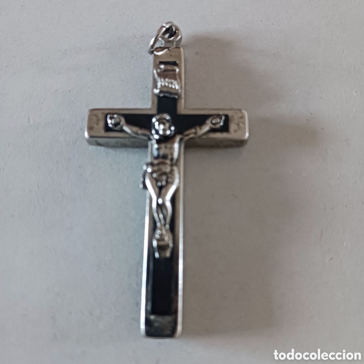 Antig&uuml;edades: Crucifijo con cristo de metal y madera