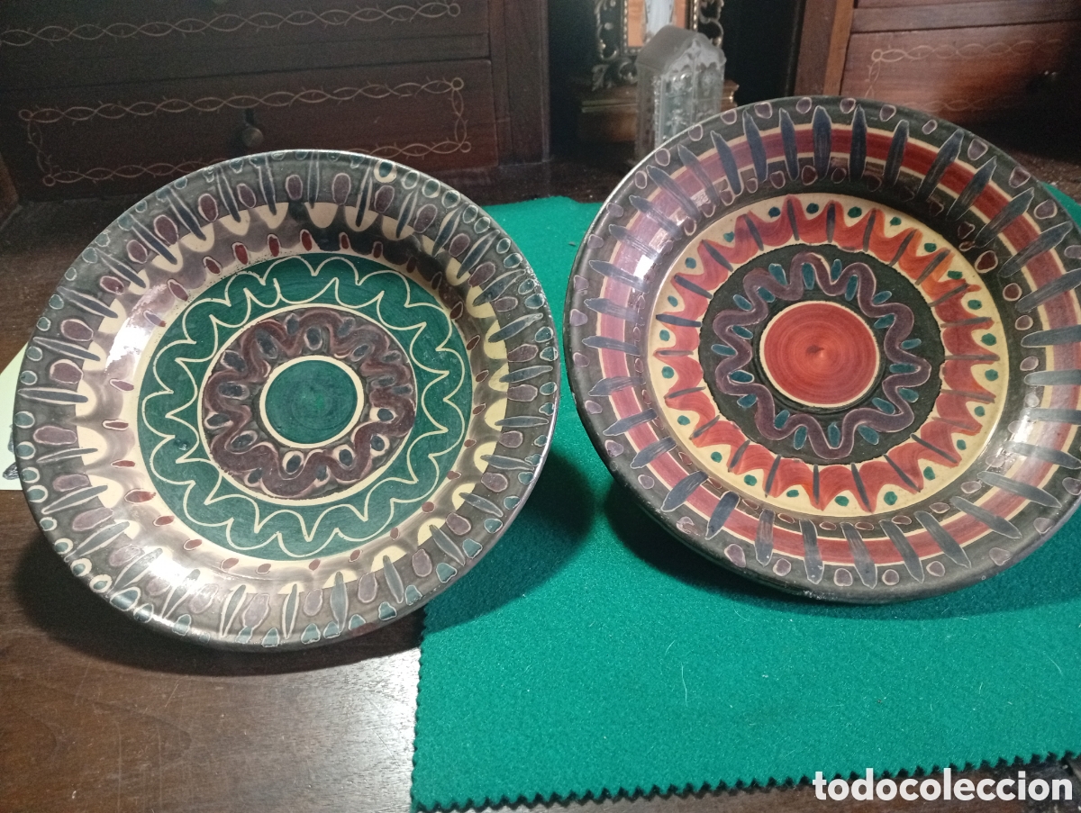 Antig&uuml;edades: Lote de dos platos cer&aacute;mica